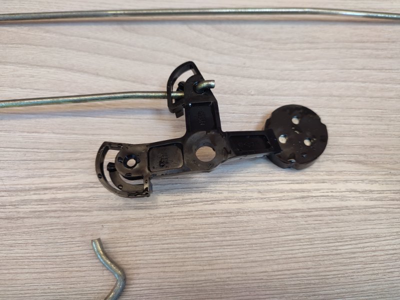 Тяга замка двери