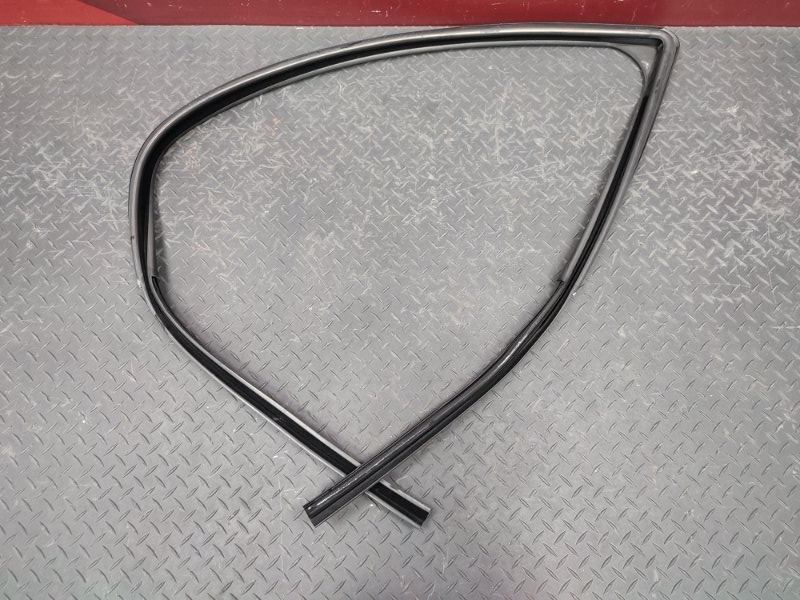 Уплотнитель стекла двери