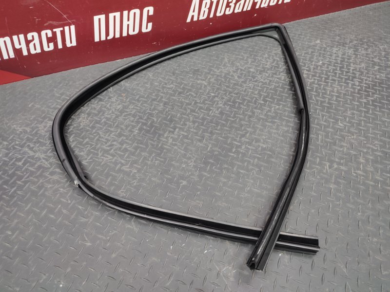 Уплотнитель стекла двери