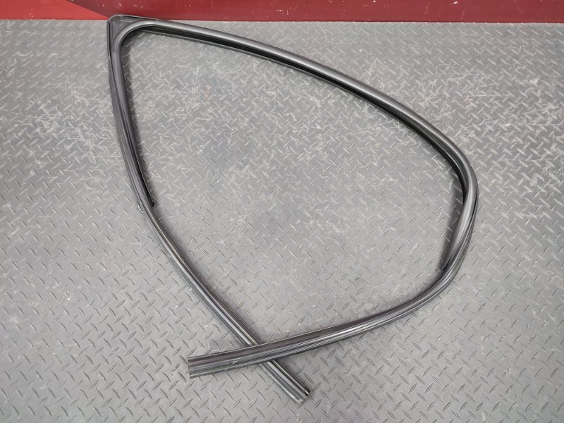 Уплотнитель стекла двери