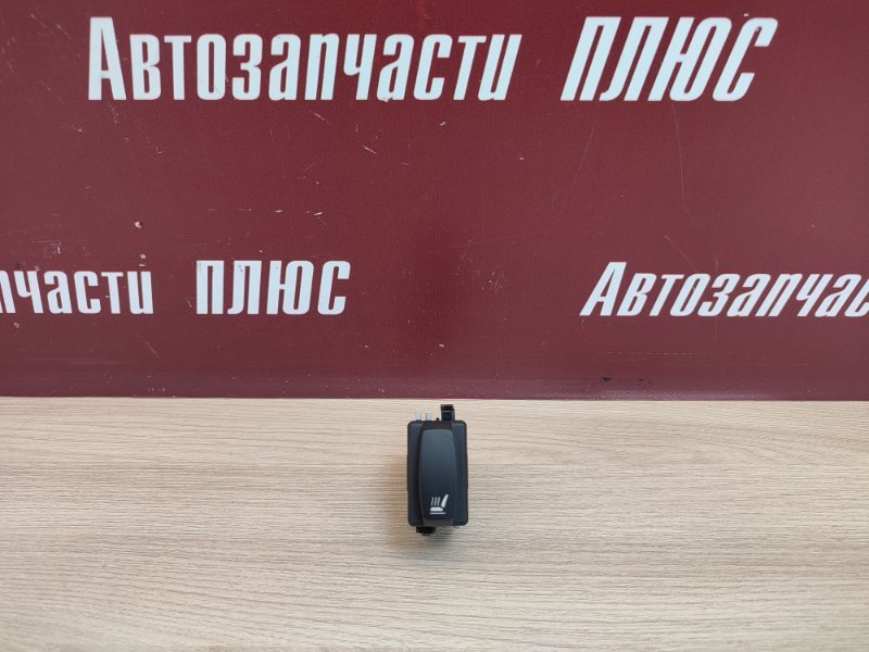 Кнопка обогрева сидений