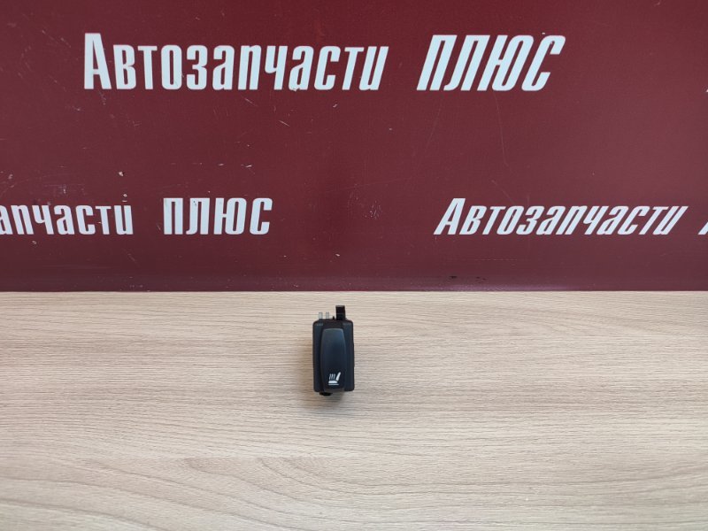 Кнопка обогрева сидений