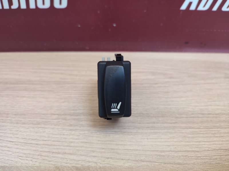 Кнопка обогрева сидений