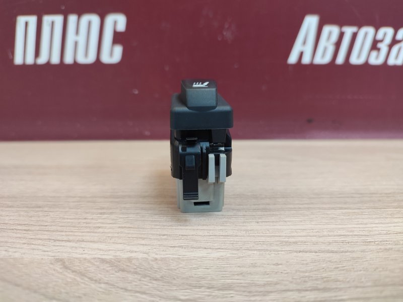 Кнопка обогрева сидений