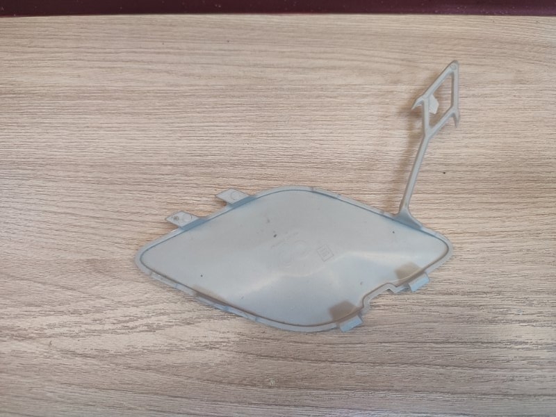 Заглушка буксировочного крюка