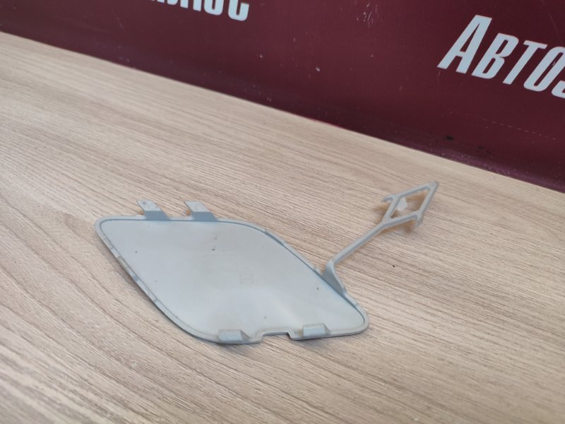 Заглушка буксировочного крюка