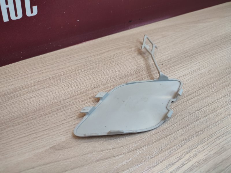 Заглушка буксировочного крюка