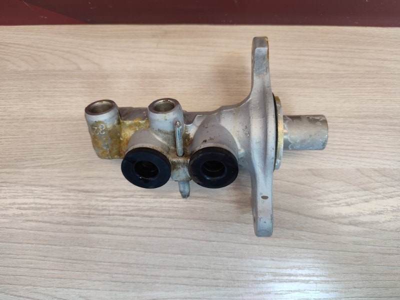 Главный тормозной цилиндр