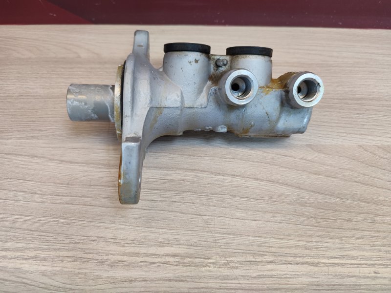 Главный тормозной цилиндр