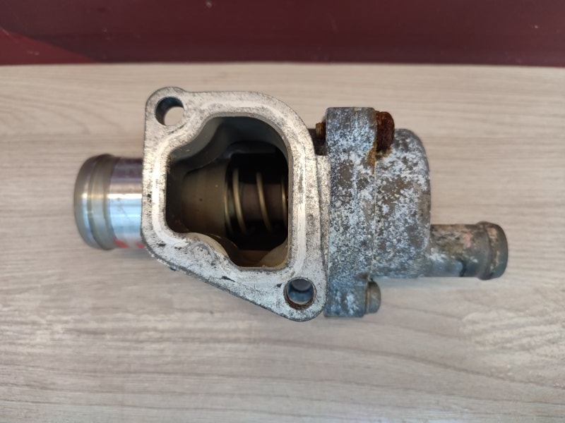 Термостат с корпусом