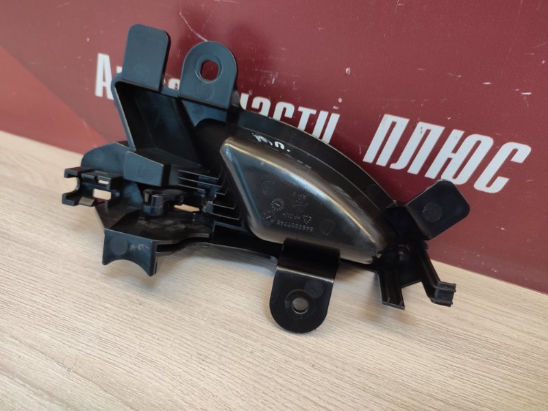 внутренняя ручка двери