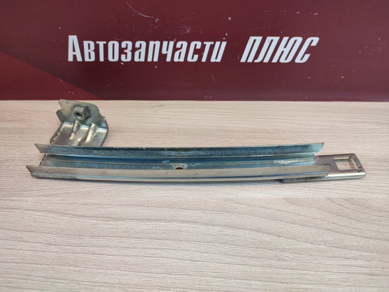 Направляющая стекла двери