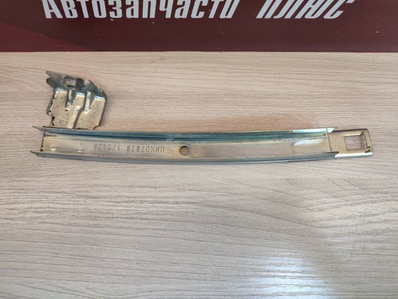 Направляющая стекла двери