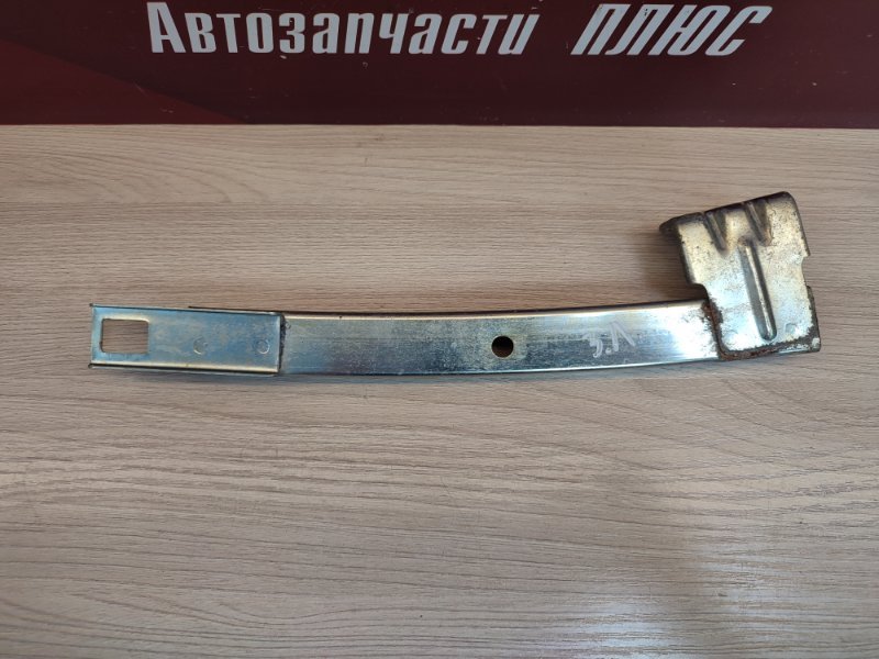 Направляющая стекла двери