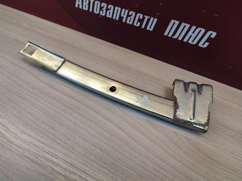 Направляющая стекла двери