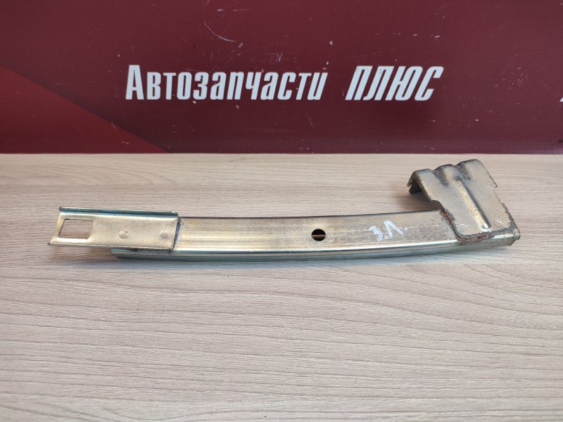 Направляющая стекла двери