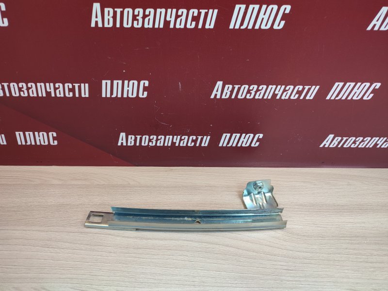 Направляющая стекла     двери