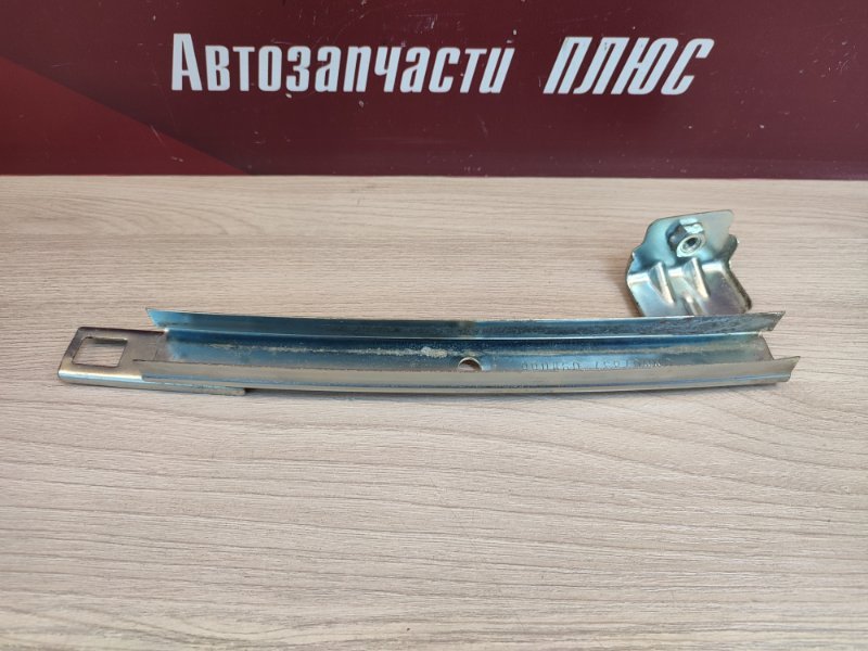 Направляющая стекла     двери