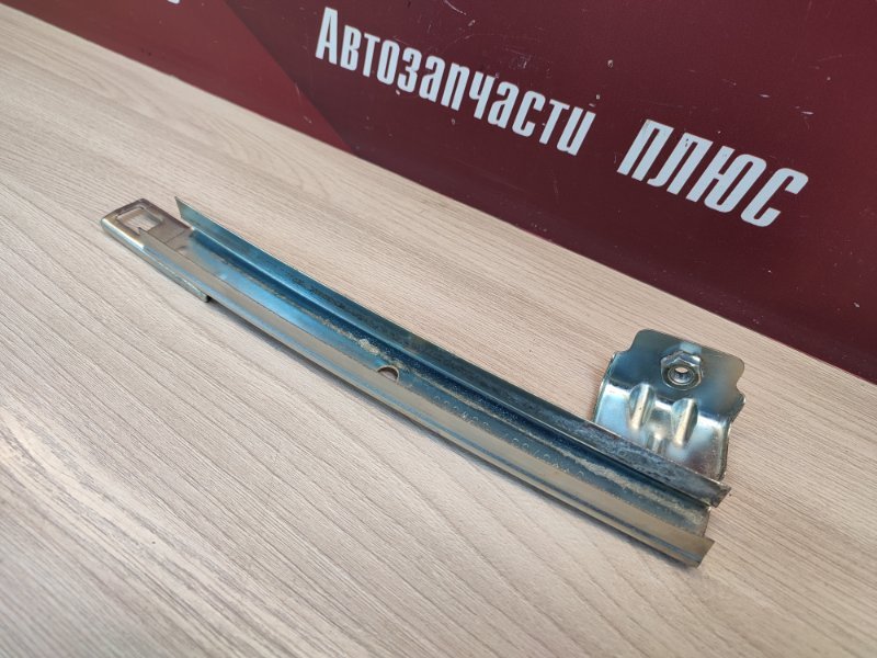 Направляющая стекла     двери