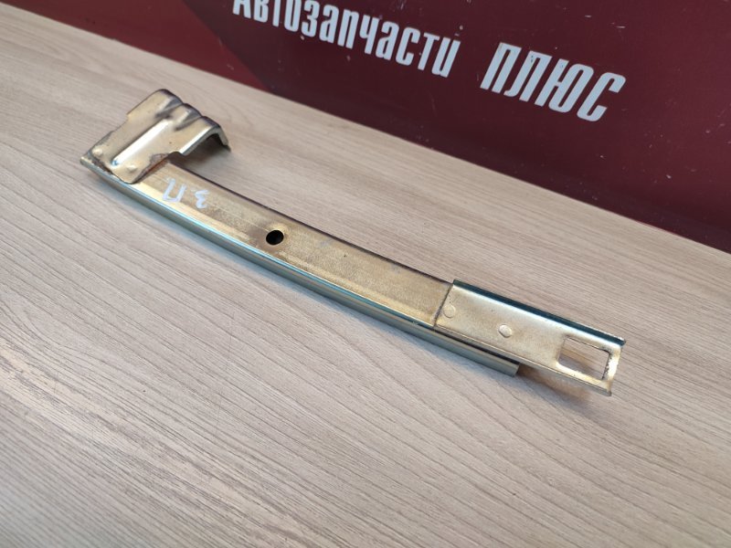 Направляющая стекла     двери