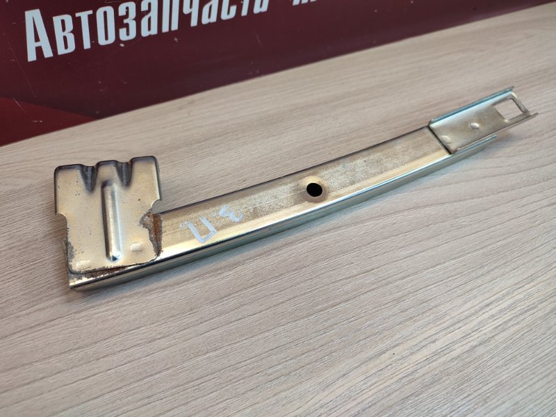 Направляющая стекла     двери