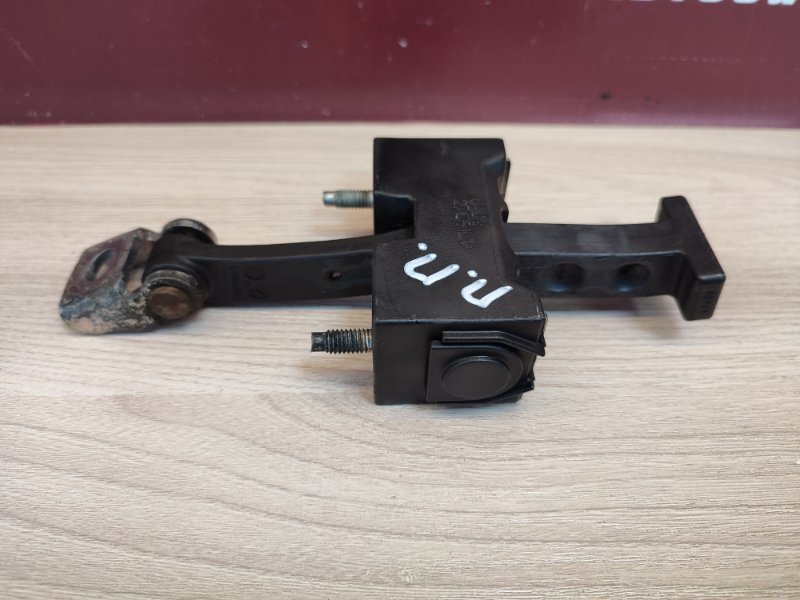 Ограничитель двери