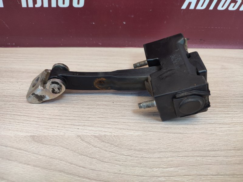 Ограничитель двери