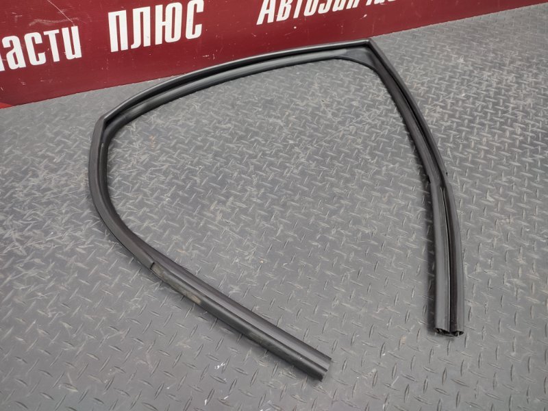 Уплотнитель стекла двери