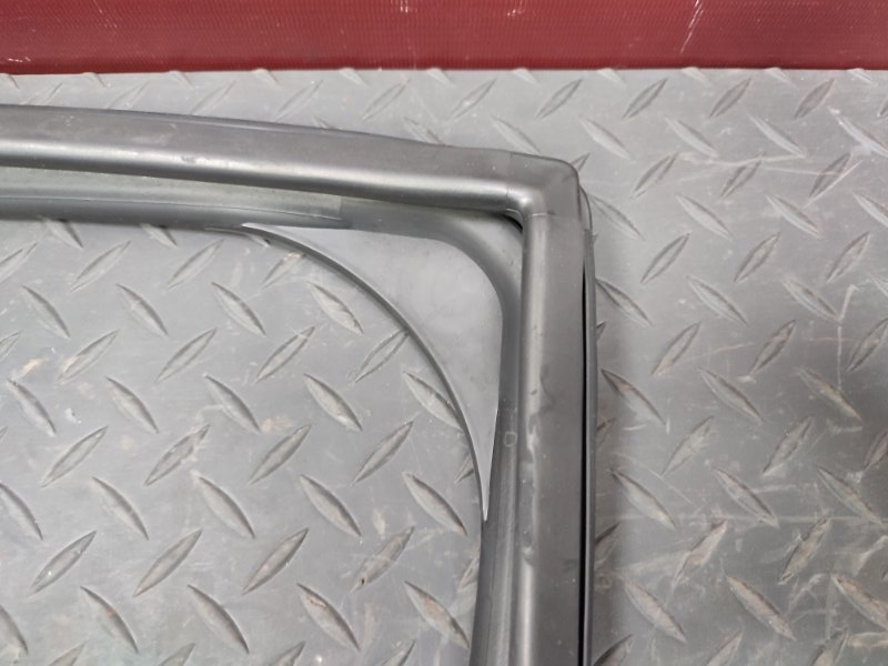 Уплотнитель стекла двери