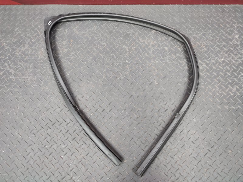 Уплотнитель стекла двери