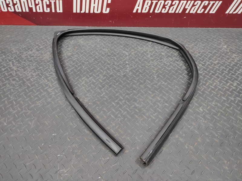 Уплотнитель стекла двери