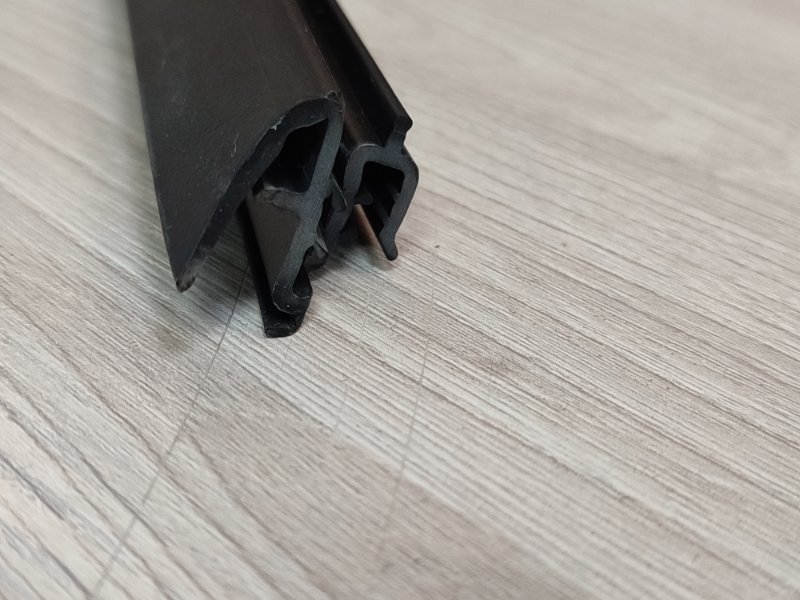 Уплотнитель стекла двери внутренний