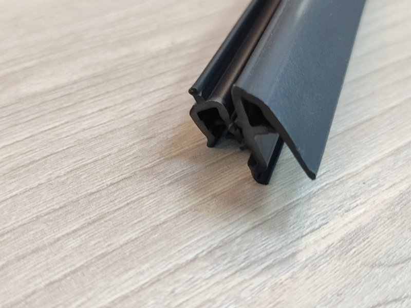 Уплотнитель стекла двери внутренний