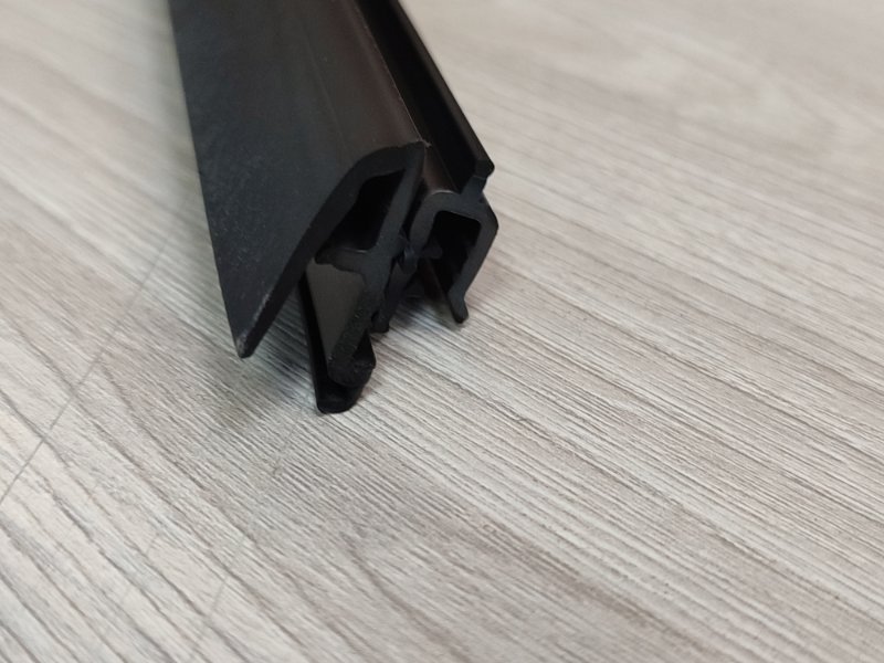 Уплотнитель стекла двери внутренний