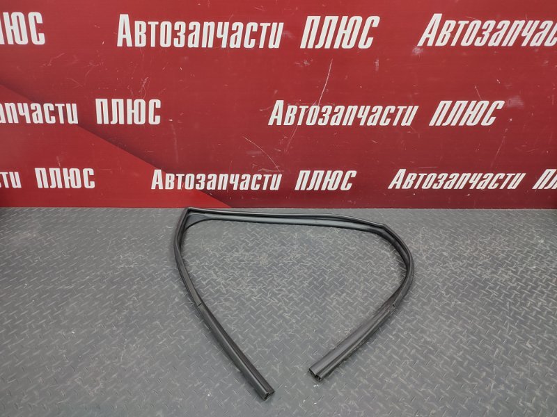 Уплотнитель стекла      двери