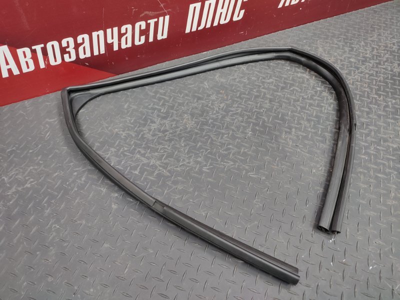 Уплотнитель стекла      двери