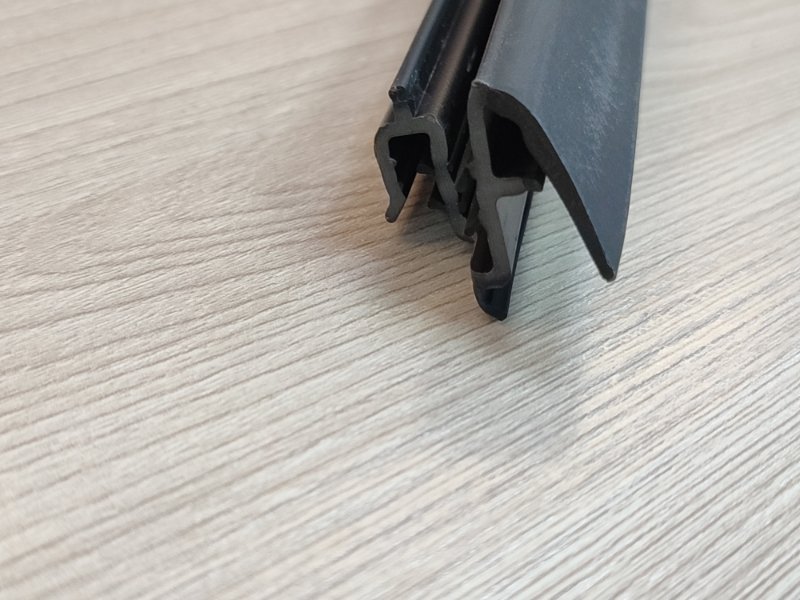 Уплотнитель стекла двери внутренний