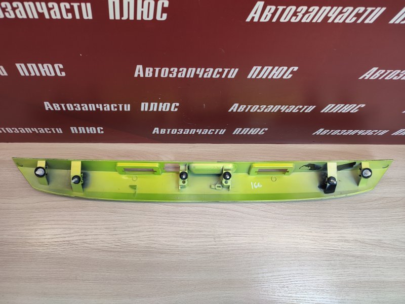 Накладка крышки багажника