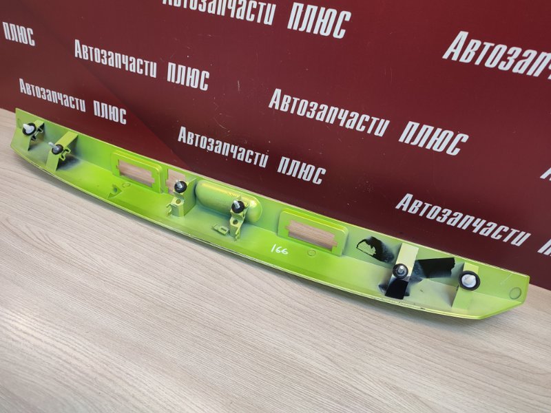 Накладка крышки багажника