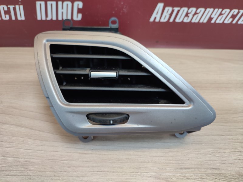 Воздушный дефлектор салона