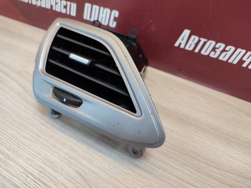 Воздушный дефлектор салона