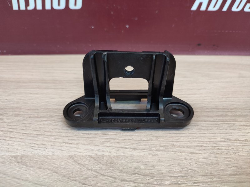 Кронштейн обшивки двери