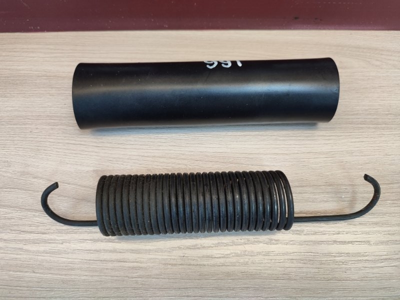 Пружина крышки багажника