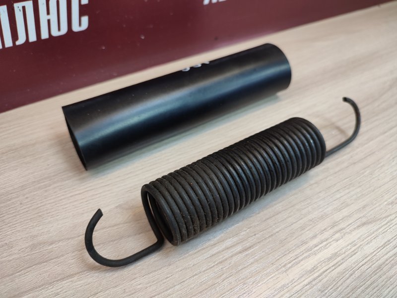 Пружина крышки багажника