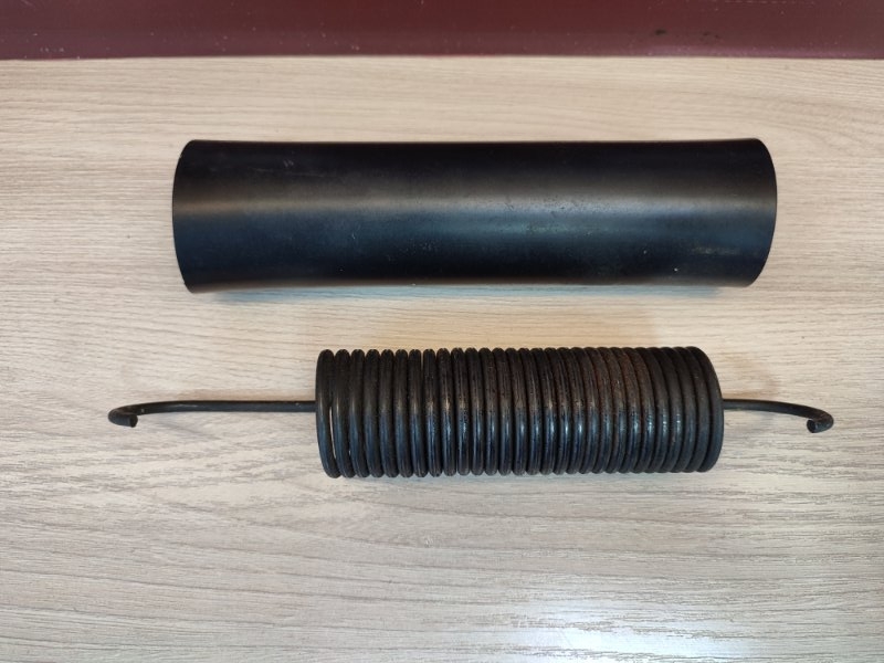 Пружина крышки багажника