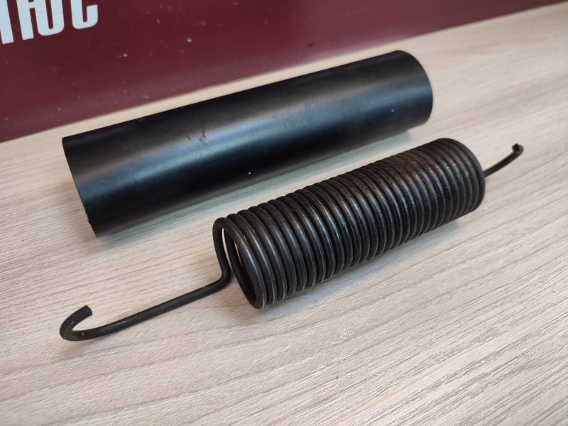 Пружина крышки багажника