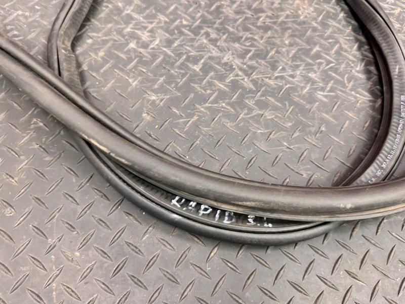 Уплотнитель      двери