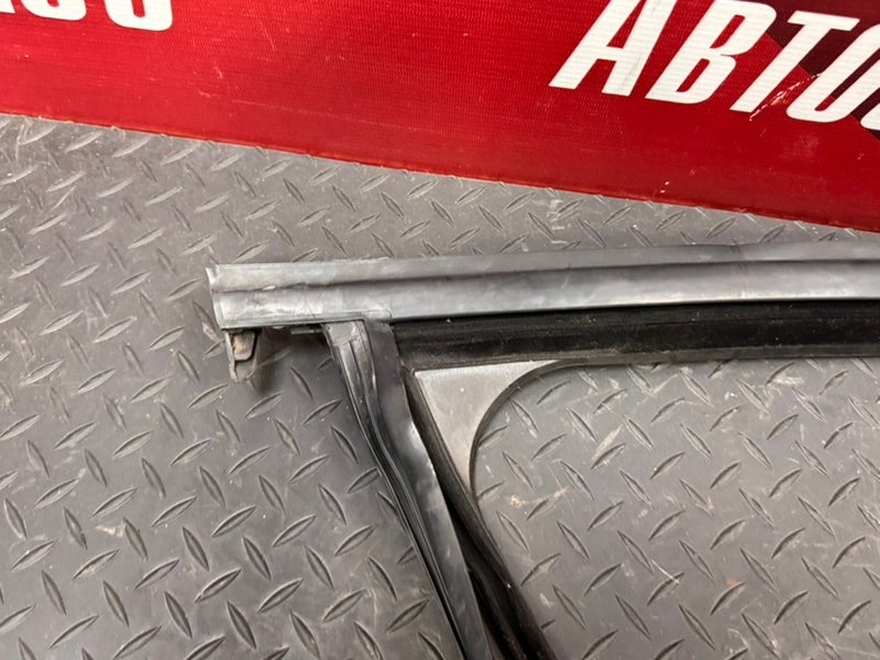 Уплотнитель рамки двери