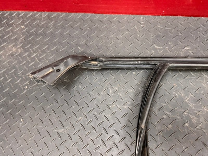 Уплотнитель рамки двери