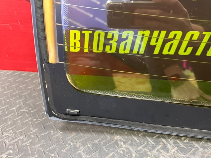 Стекло заднее